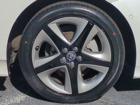 Used 2020 Toyota Prius XLE image 11