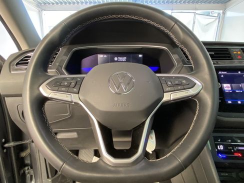 Used 2022 Volkswagen Tiguan SE AWD/4WD image 24
