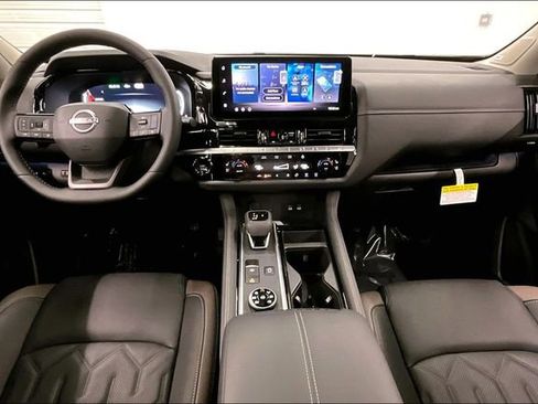 New 2026 Nissan Pathfinder Platinum image 6