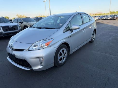 Used 2015 Toyota Prius Two FWD image 3