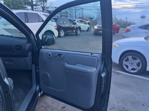 Used 2004 Dodge Grand Caravan SE w/ Popular Equipment Group FWD image 16