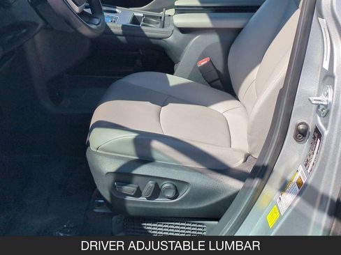 Used 2025 Toyota Sienna XLE FWD image 15