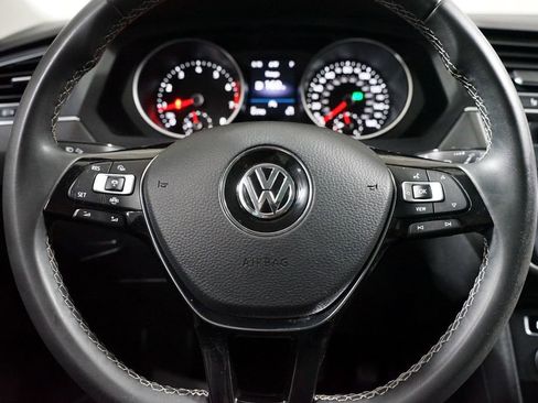 Used 2021 Volkswagen Tiguan SE image 12