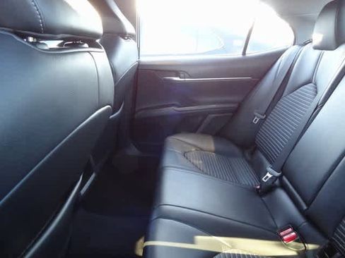 Used 2022 Toyota Camry SE image 7