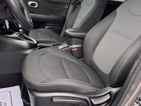 Used 2018 Kia Soul + FWD image 9