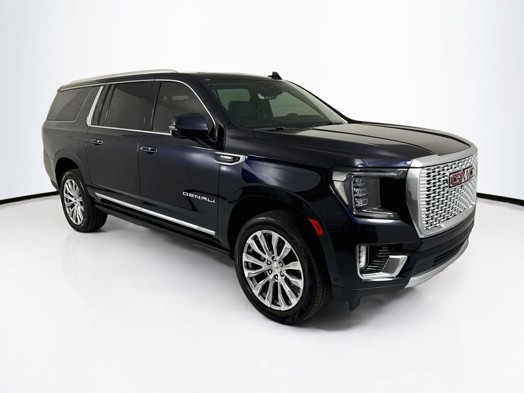 Used 2023 GMC Yukon XL Denali w/ Denali Reserve Package AWD/4WD image 3