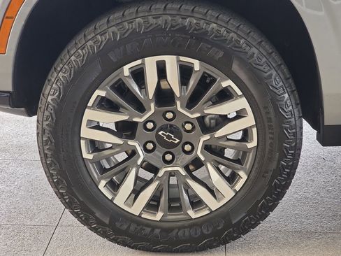 Used 2025 Chevrolet Tahoe Z71 AWD/4WD image 9