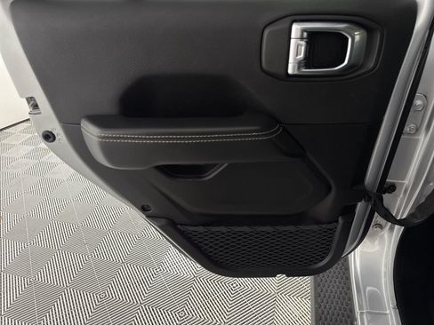 Used 2023 Jeep Wrangler Unlimited Sahara AWD/4WD image 12
