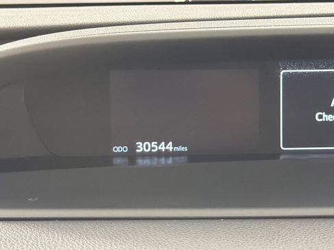 Used 2022 Toyota Prius XLE FWD image 24