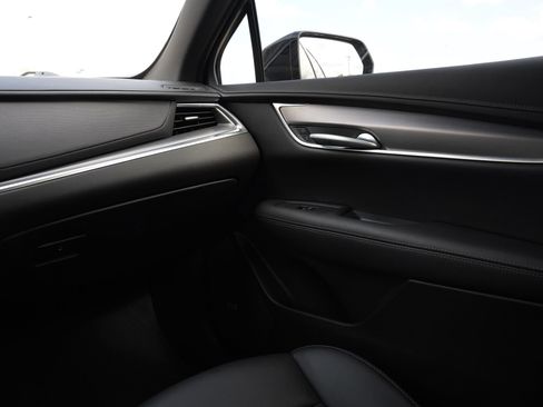 Used 2024 Cadillac XT5 Luxury FWD image 9