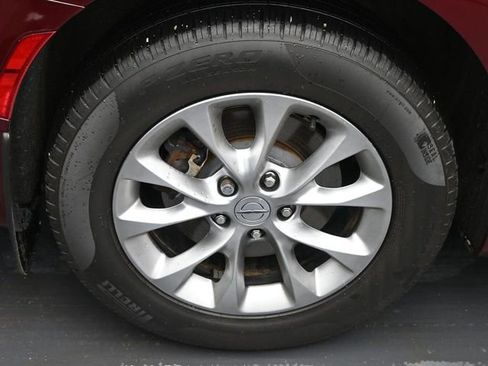 Used 2023 Chrysler Pacifica Touring-L AWD/4WD image 36