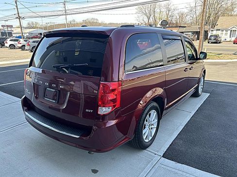 Used 2019 Dodge Grand Caravan SXT w/ Driver Convenience Group FWD image 12