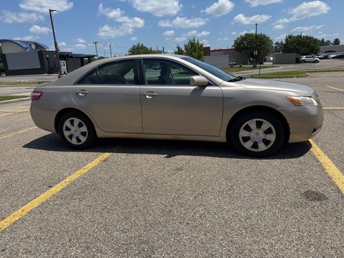 Used 2009 Toyota Camry XLE FWD image 12