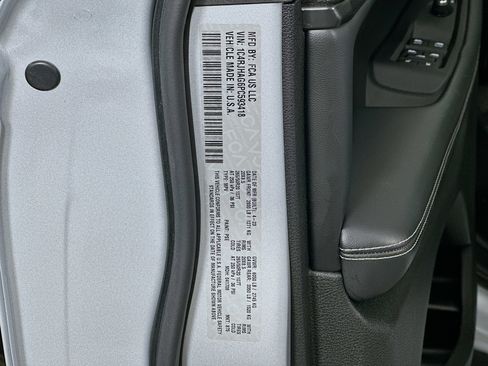 Used 2023 Jeep Grand Cherokee Altitude image 12