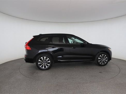 Used 2023 Volvo XC60 B5 Plus image 22