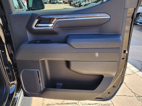 New 2026 GMC Sierra 1500 Elevation w/ LPO, Elevation Black Package AWD/4WD image 39