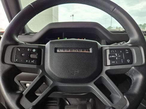 Used 2024 Land Rover Defender 130 X-Dynamic SE AWD/4WD image 32