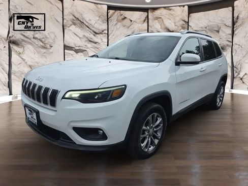 Used 2019 Jeep Cherokee Latitude Plus w/ Cold Weather Group AWD/4WD image 1