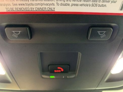 Used 2025 Toyota Camry SE image 23