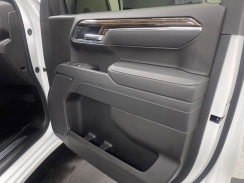 Used 2025 GMC Sierra 1500 Elevation image 23