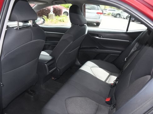 Used 2020 Toyota Camry LE image 14