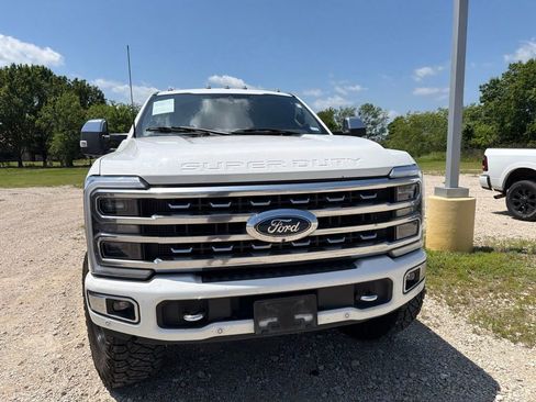 Used 2023 Ford F250 Platinum AWD/4WD image 2