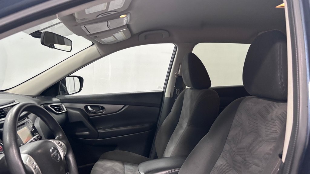 Used 2016 Nissan Rogue SV FWD image 12
