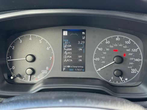 Used 2025 Toyota Corolla Cross LE image 18