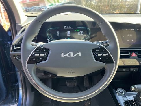 Certified 2025 Kia Niro EX image 14