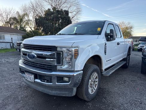 Used 2018 Ford F250 XLT w/ XLT Value Package image 2