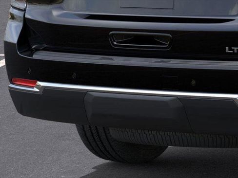 New 2026 Chevrolet Suburban LT image 14