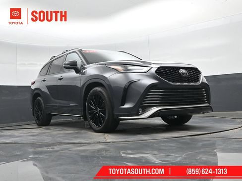 Used 2023 Toyota Highlander XSE AWD/4WD image 44