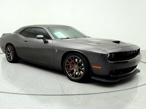 Used 2016 Dodge Challenger SRT Hellcat RWD image 3
