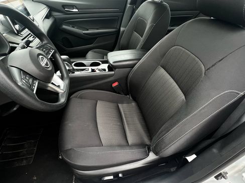 Used 2024 Nissan Altima 2.5 SV image 10