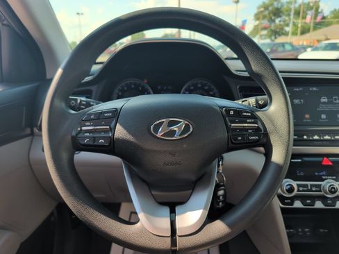 Used 2020 Hyundai Elantra SEL FWD image 11