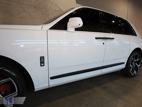 Used 2026 Rolls-Royce Cullinan Black Badge AWD/4WD image 9