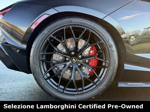 Used 2024 Lamborghini Revuelto image 11