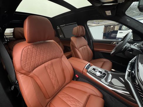 Used 2026 BMW X7 M60i image 40