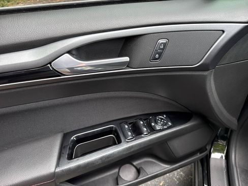 Used 2015 Ford Fusion SE w/ Equipment Group 201A FWD image 13