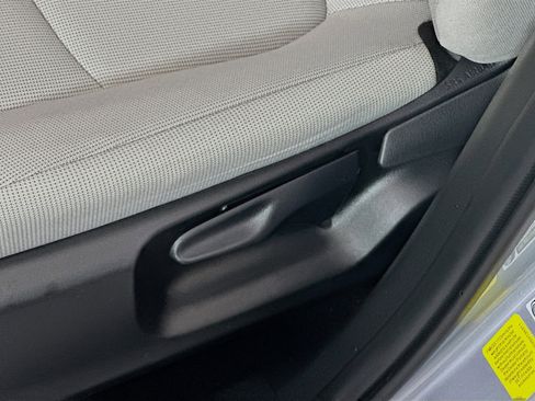Certified 2025 Toyota Corolla Cross L FWD image 13