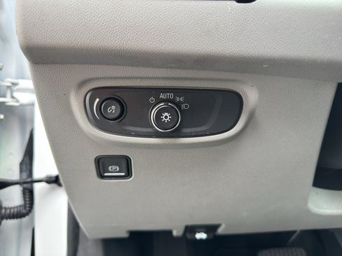 Used 2024 GMC Terrain SLE FWD image 18