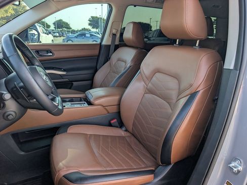 Used 2024 Nissan Pathfinder Platinum FWD image 27