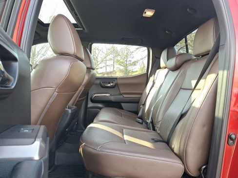 Used 2018 Toyota Tacoma Limited image 10