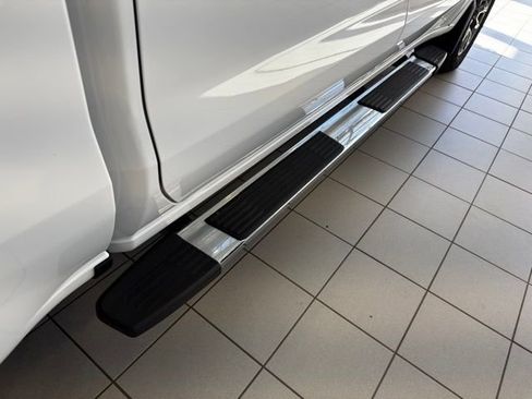 Used 2022 Chevrolet Silverado 1500 LT image 36