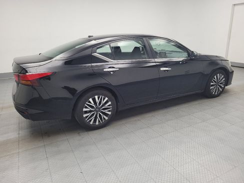 Used 2024 Nissan Altima 2.5 SV image 10