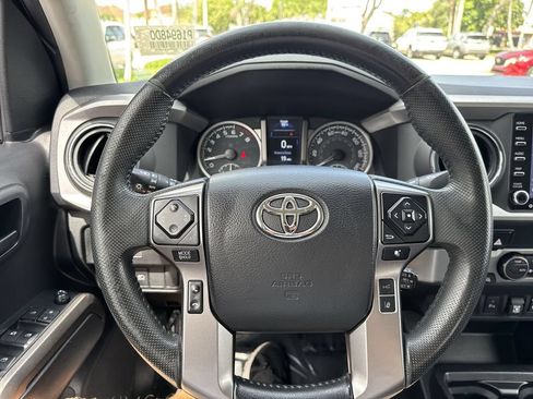Used 2022 Toyota Tacoma SR5 RWD image 47