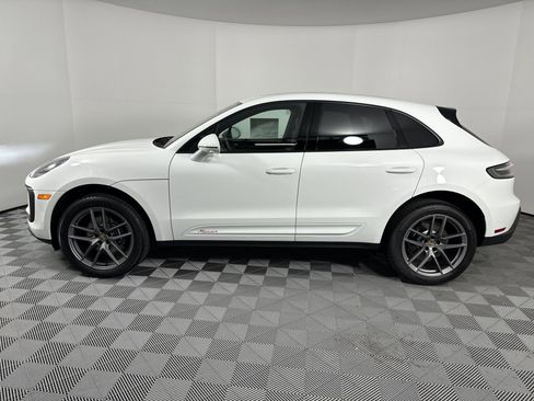 Certified 2025 Porsche Macan image 2