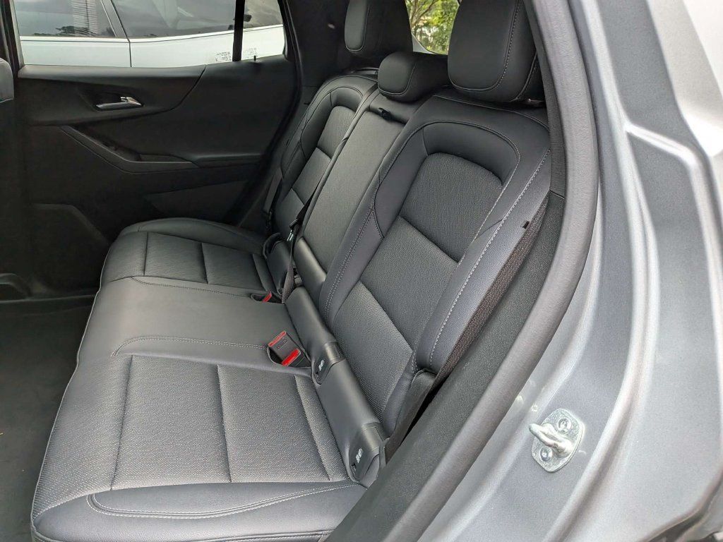 Used 2025 Chevrolet Equinox LT w/ Convenience Package II FWD image 13