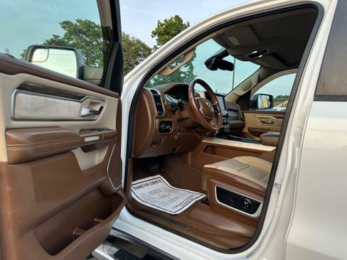 Used 2019 RAM 1500 Laramie AWD/4WD image 12