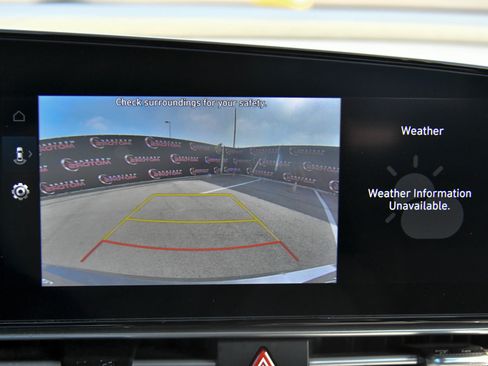 Used 2024 Hyundai Elantra SEL image 17